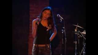 Olivia Ruiz - Petite fable (La Maroquinerie, Paris - 2003 - Weepers Circus)