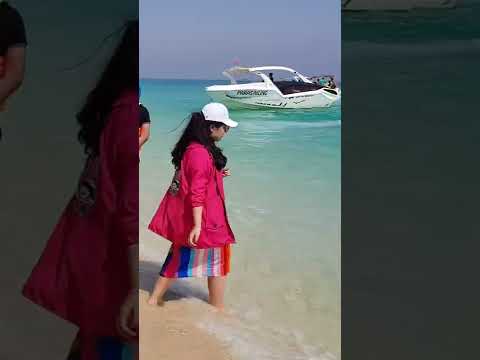Beach Walk 🏖️🌴 People, Sea & Fun + Happy Music #shorts | KishWalk