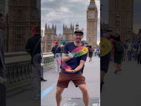 Slinky in London 🇬🇧 #slinkytricks