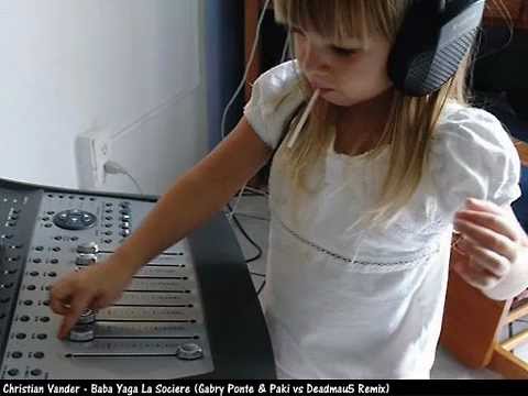 Christian Vander - Baba Yaga La Sociere (Gabry Ponte & Paki vs Deadmau5 Mu5up).mp4