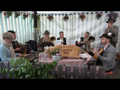 Waldinger Boarisch : ,,Klausbach Musi " spielte bei der 15. Pfingstroas Inzell 2025 auf.