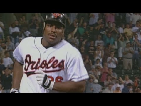 TOR@BAL: Bonilla hits a game-tying three-run homer