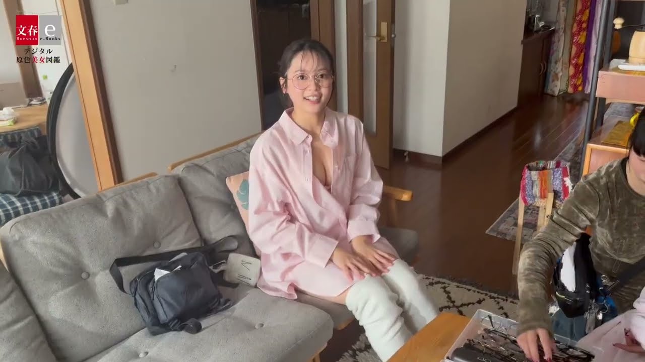 『デジタル原色美女図鑑　宮嶋くるみ　おうちデート』（撮影　根本好伸）　メイキングムービー