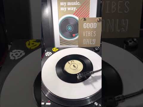 Hawkwind - Silver Machine ( Vinyl 45 ) From 1972 .