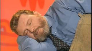 Дед с внуком едут на рыбалку