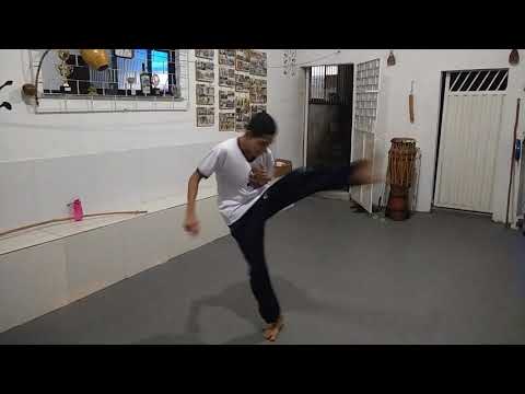 MOVIMENTAÇÃO E IDENTIDADE. CAPOEIRA MANGALIZA