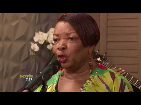 Judy Boucher performs "Can't be without you tonight"