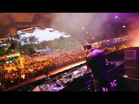 DJ Viktor Mora - Tocando no Laroc