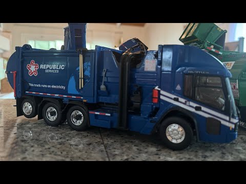 First gear 1/34 scale garbage truck collection 2026￼