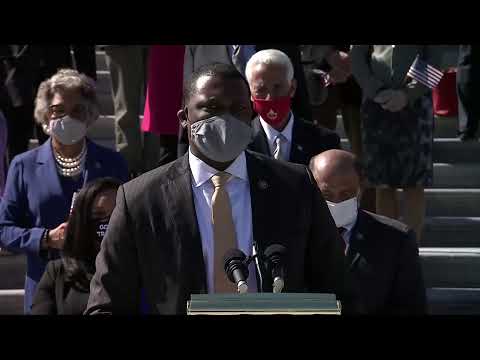 直播：民主黨人談《為民法案》改革選舉。 (LIVE: Democrats speak about the For the People Act to reform elections)