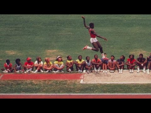 Carl Lewis This is how he jumps THE BEST LONG JUMPER in the history of athletics.33 jumps.