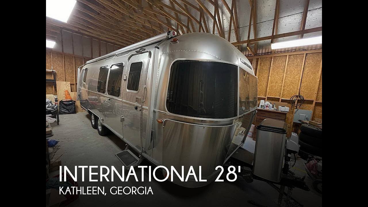 A photo of this 2017 Airstream International Signature 28RB
