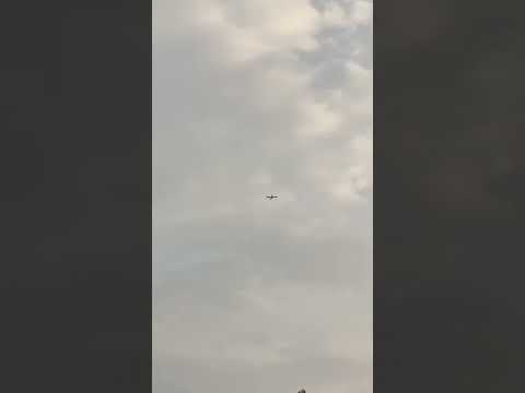 Big Passenger Jet on glide path for Landing at Chattanooga