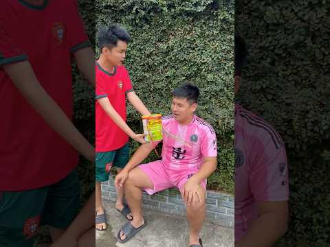 Ronaldo bullies Messi.