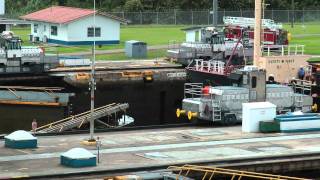 preview picture of video 'Panama Canal - Miraflores Locks 1080 50p Full HD'