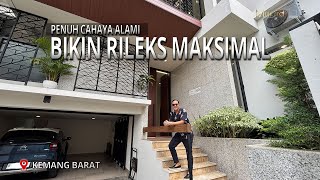 Rumah Tropical Modern Impian! Cahaya Alaminya Bikin Betah Seharian! | TOUR 180