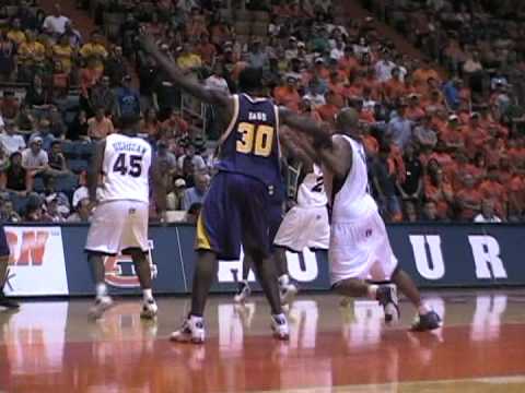 Brandon Bass with the LSU Tigers
