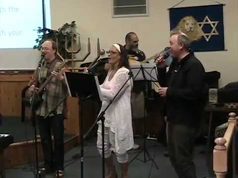 Messianic Jewish Music & Praise from Camp Shoshanah - Hallelu et Adonai
