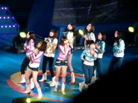 [Fancam] 090116 SNSD Tiffany - Gee + Talk & Him Nae @ Icon Concert