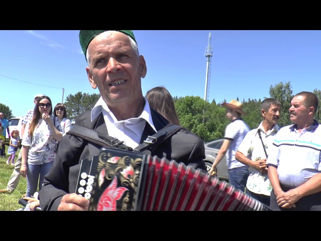 Тауасты Байлар сабантуен бизәүче гармунчы
