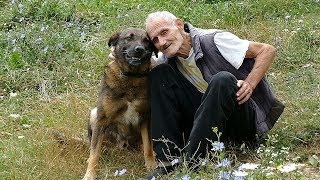 Anto živi sam u selu punu deceniju