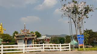 สักการะสิ่งศักดิ์สิทธิ์ที่ ตำหนักเซียน. ปากช่อง