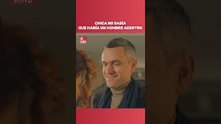 Hombre besa a chica sin su consentimiento