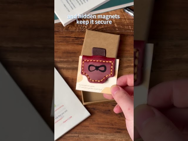 Vídeo relacionado con Bygone Mark - Marcapáginas magnético de cuero personalizado con soporte para bolígrafos, marcadores magnéticos para leer a las mujeres amantes de los libros, fundas de diario de viajeros (rojo vino, 1