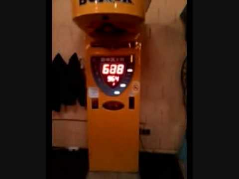 Dj P'Mike's kick in the boxautomat