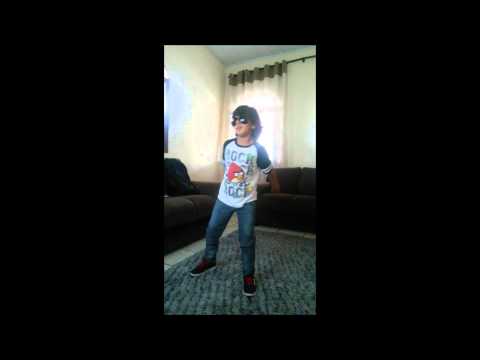 Riquinho dançando Abrakadabra - Kaio e Bruninho.