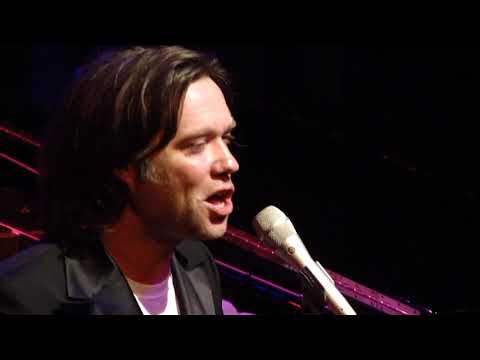 Videoclip de Welcome To The Ball (Live From The Artists Den/2012) — Rufus Wainwright