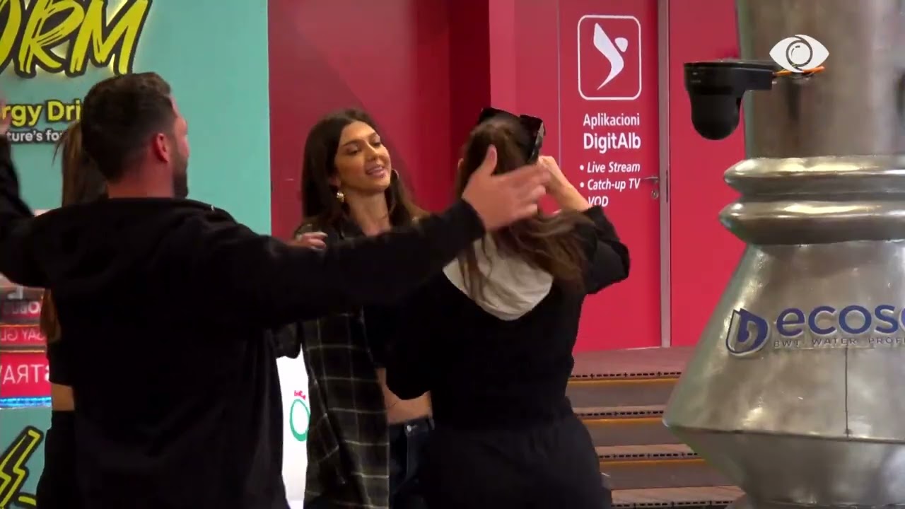 “O Laura!”/ Vijon debati i agravuar mes Loredanës dhe Rozanës: Ti ke nevojë për ndihmën time