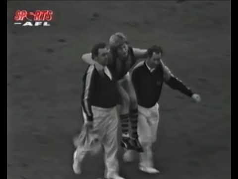 Peter Knights knee injury - 1971 Semi Final