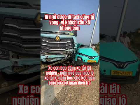 Cả xe cát ập vào