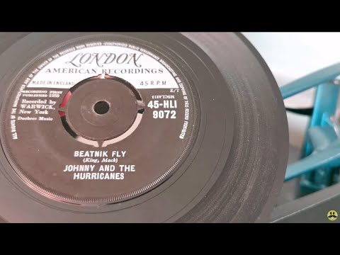 Beatnik Fly ~ Johnny & The Hurricanes ~ 1959 45rpm London American ~ 1963 Bush SRP31D Record Player