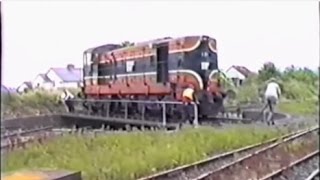 preview picture of video 'Irish Rail 121 Class - Mullingar Turntable - July 1992'