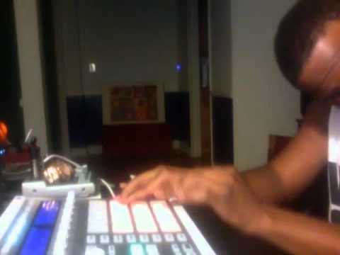 @IamKaotic .. playing around on the Maschine . s/o to Native Instruments (producer life) #5Lb