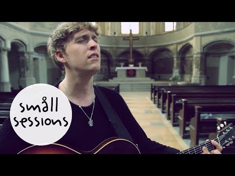 RHODES - Close Your Eyes (acoustic) | Småll Sessions