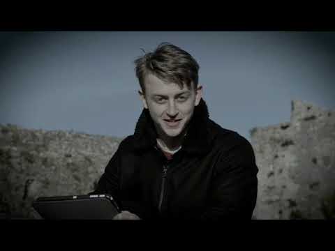 ENGLISH FILE 4TH ELEMENTARY  LISTENING VIDEO 04 A haunted castle UNIT 8C