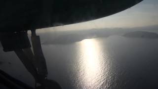 preview picture of video 'Wideroe Dash 8-200 LN-WSA landing in Honningsvag arriving from Mehamn'