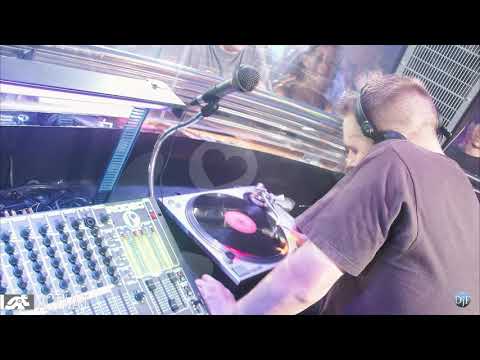 FRANK T.R.A.X. LIVE A 3 PLATOS / TURNTABLES @ #ROCKOLA - BARCELONA (2002) #FRANKTRAX