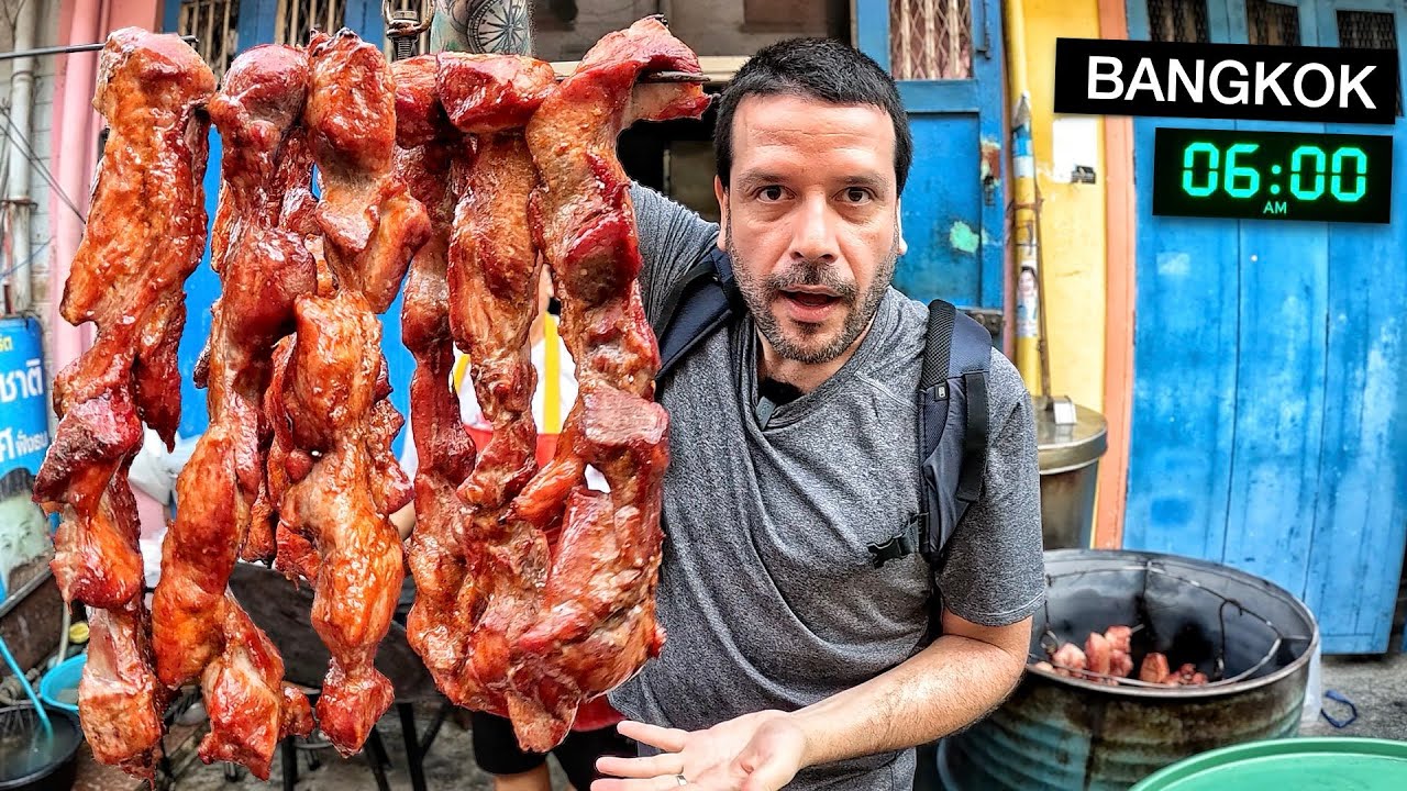 Trying STREET FOOD at Bangkok's morning market!! 🇹🇭
