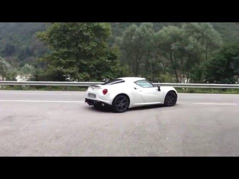 Thumbnail for Alfa Romeo 4C bianca. Spettacolo! by Alfa Romeo
