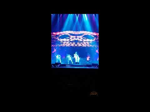 170919 Ariana Grande - Touch It