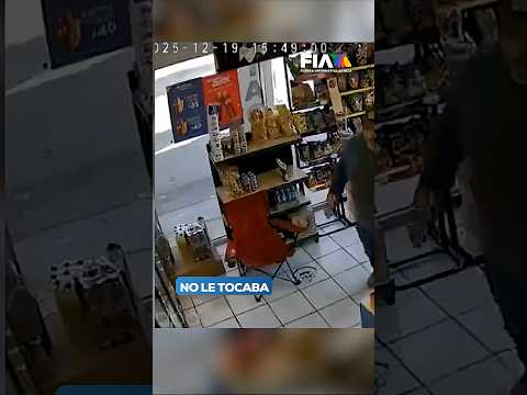 ¡SU PROPIO TRABAJO LO SALVO! | Llanta salió volando en Nuevo León e impactó una tienda
