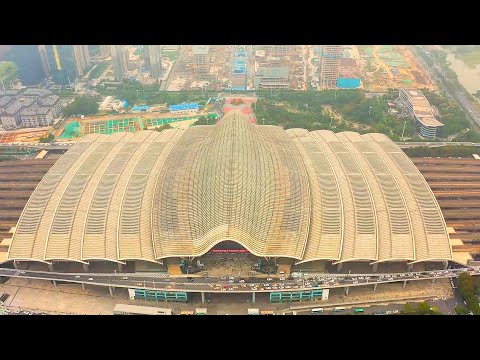 Uma cena na China | Estação ferroviária de alta velocidade de Wuhan com guindastes amarelos batendo as asas