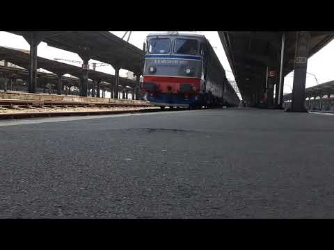 Tren ir 1458 cu o ea clasica (ea 334) cu un mecanic veses