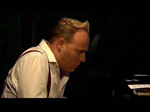 A Foggy Day (in London Town) - Dianne Reeves