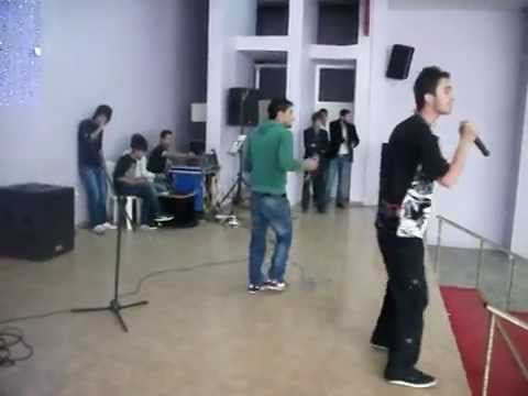 Mc TewFiK & Mc HaKiKaT - Biz iKi Dostuz - [ Canlı Live Performans ]