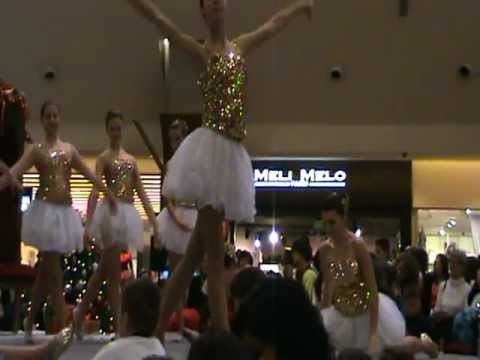 trupa de dans Arlechino-spectacol de iarna la iulius mall